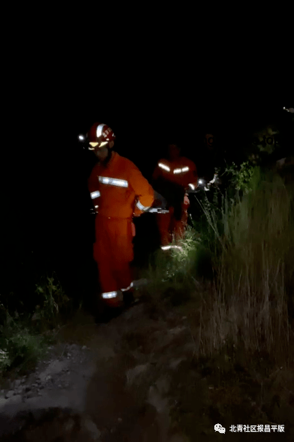 退休教授雨夜爬山失足坠崖遇难事件深度分析